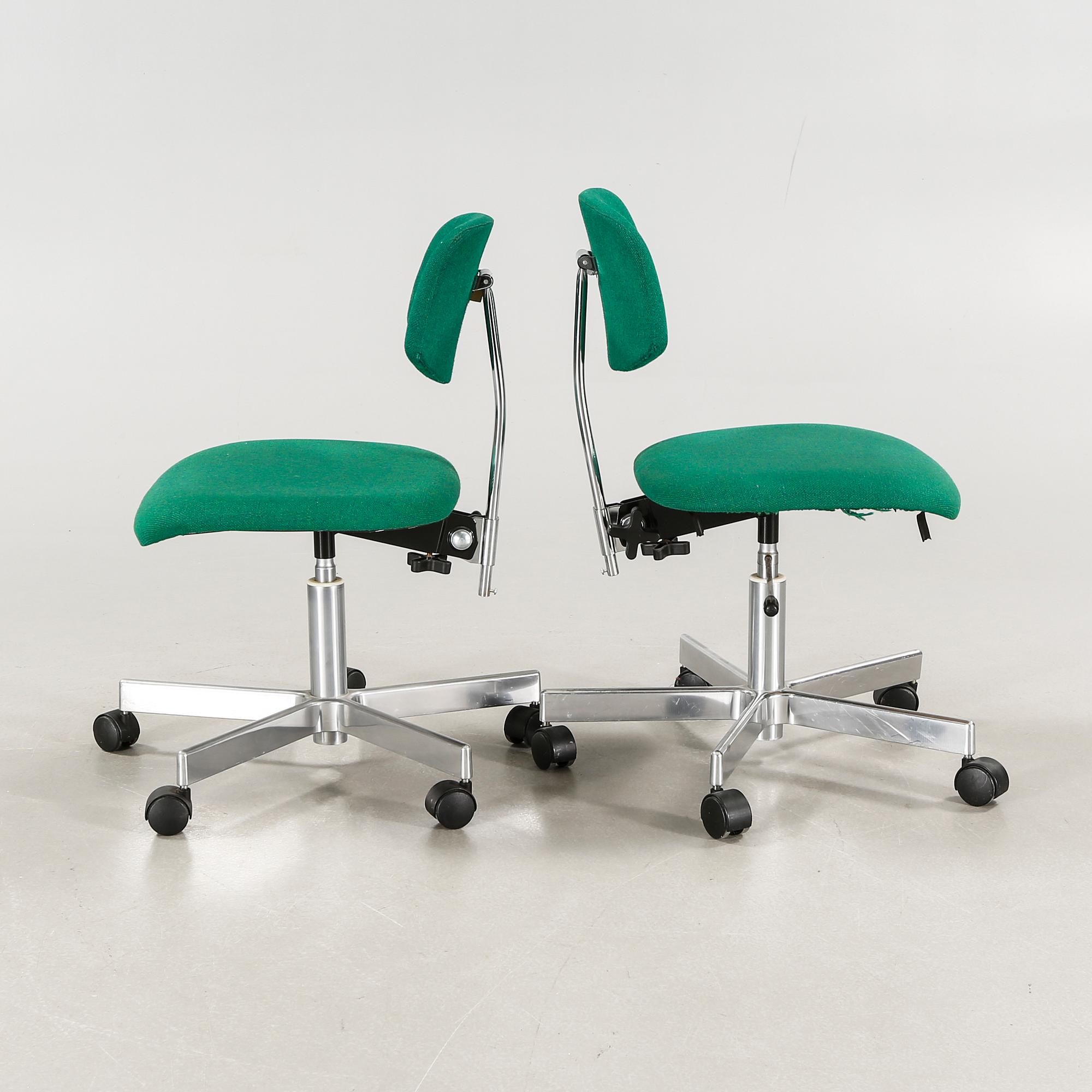 SKRIVBORDSSTOLAR, ett par, "Cento", IKEA, omkring 1980.