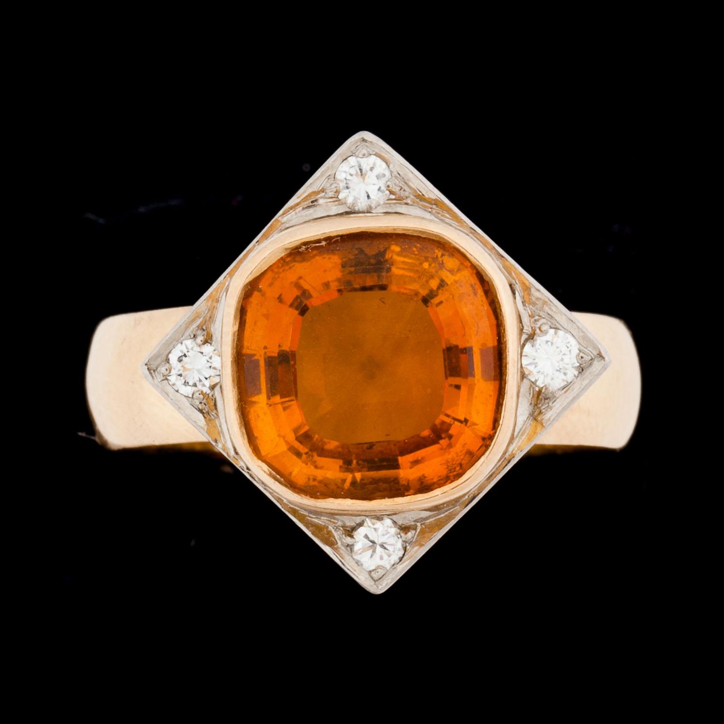 RING, 18k guld med citrin ca 6,1ct och diamanter ca 0,28ct. Vikt c:a 9,3 g.