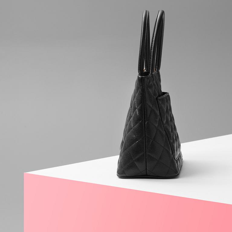 HANDVÄSKA, "Medallian Tote" Chanel.