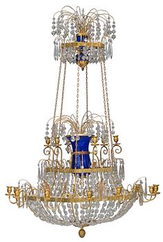 339. AN EIGHTEEN-LIGHT CHANDELIER.