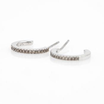 Earrings, a pair, with brown diamonds.