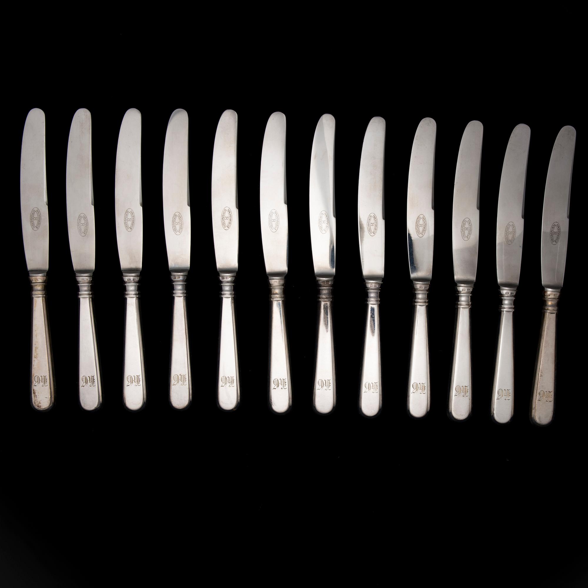 BESTICK, 26 delar, silver, "Helsingfors" Hopeakeskus, Tavastehus 1950-tal och Helsingfors 1905. Vikt med knivblad 1171g.