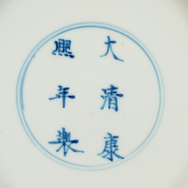 SKÅLFAT, porslin. S.k. Klappmutz, Qing dynastin, med Kangxi sex karaktärers märke och period (1662-1722).