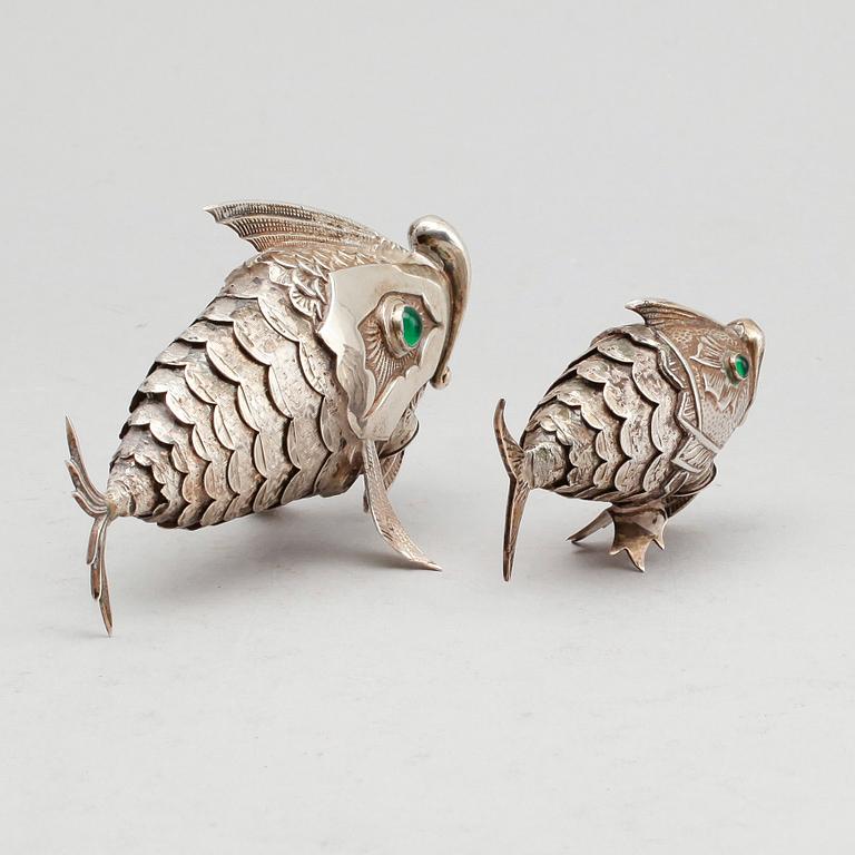 PEPPARKAR, 2 st, silver, Spanien, 1900-tal. Vikt ca 73 gram.