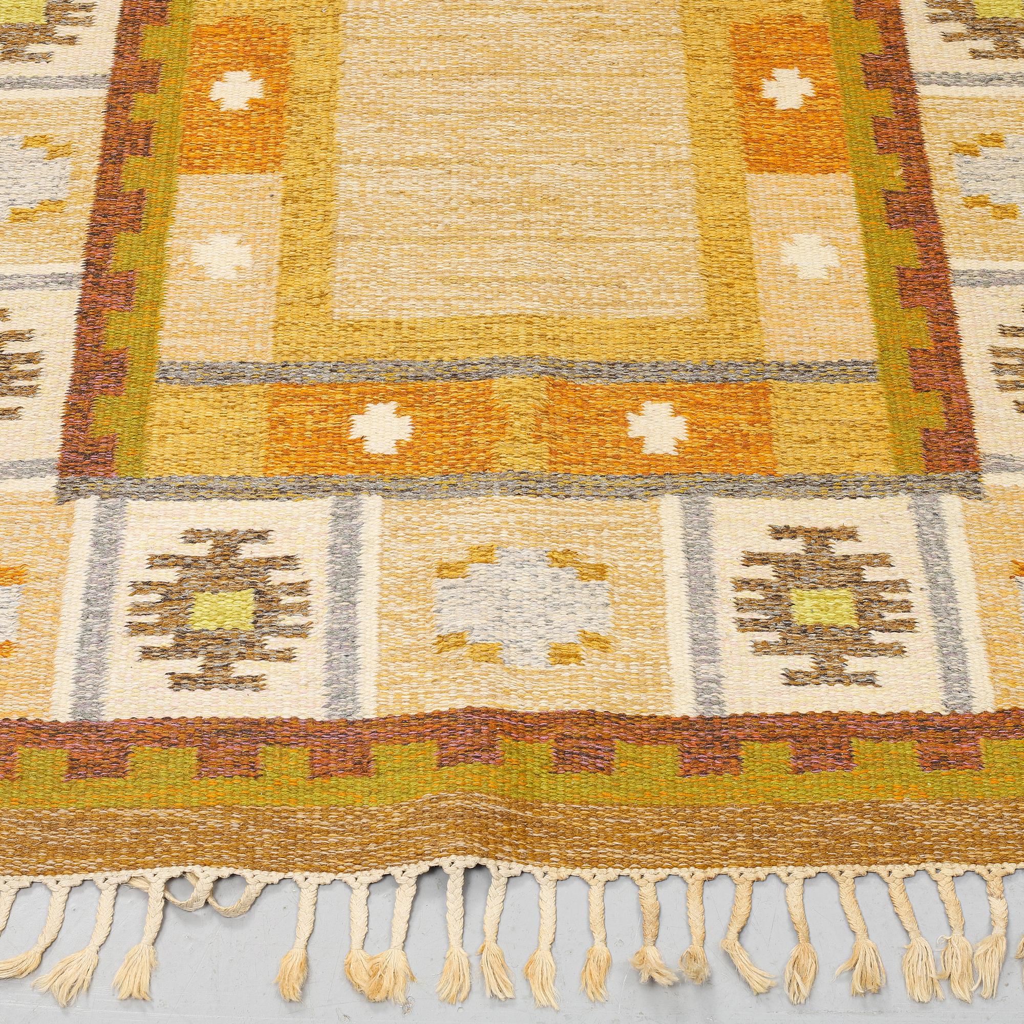 Ingegerd Silow, matta, "Båstad", rölakan, ca 202,5 x 135,5-137 cm, signerad IS.