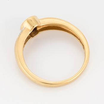 Ring, 18 carat yellow gold, sapphire and diamonds.