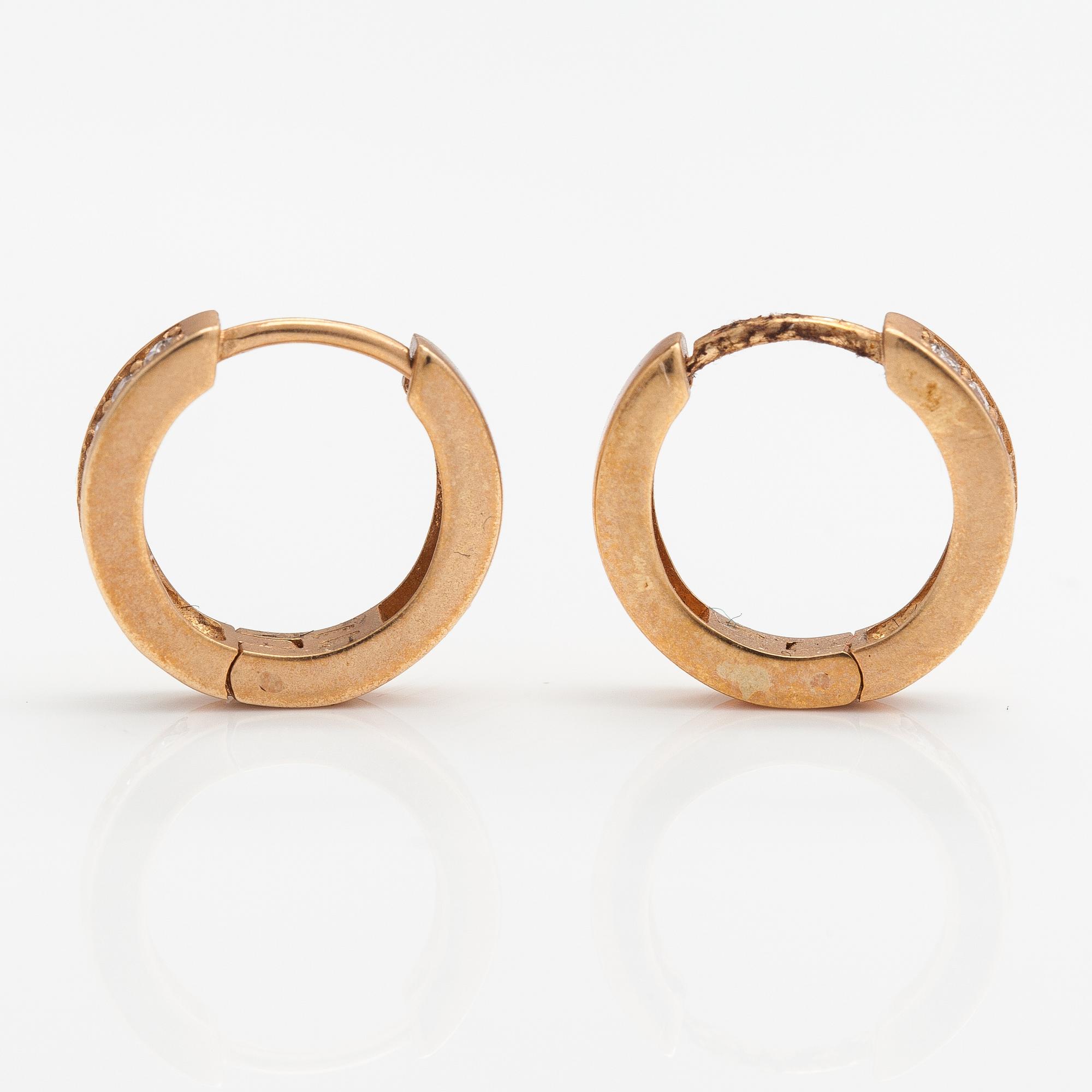 A pair of 14K gold earrings with diamonds ca. 0.26 ct in total. ITD, Espoo.