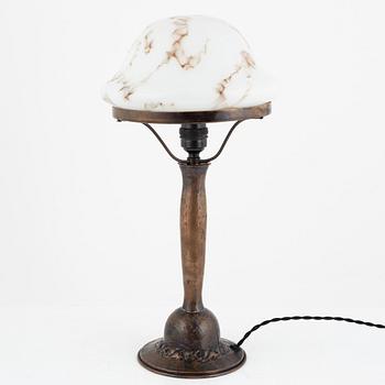 A Jugend table lamp, beginning of the 20th century.
