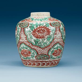 1473. A Transitional wucai jar, 17th Century.