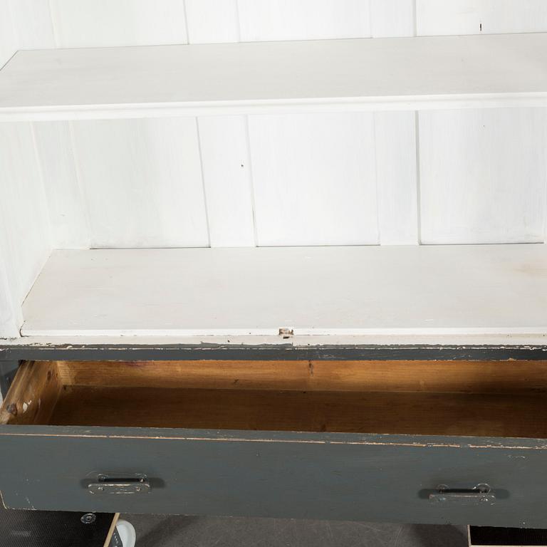 A CUPBOARD, FIRST HALF OF 20TH CENTURY,