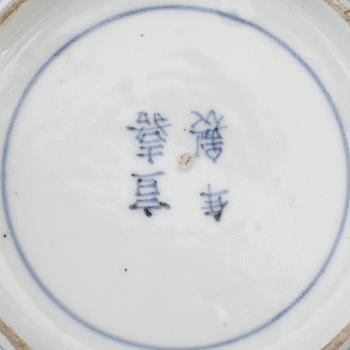 SAMLING KINESISKA PORSLINSFÖREMÅL, 8 delar, 1800-/1900-tal.