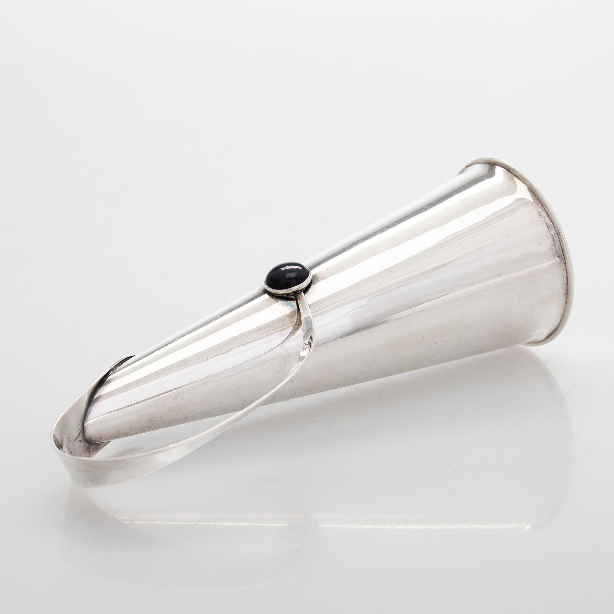 Vas, silver med slipad sten, Turun Hopea, Åbo 1962.