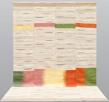 A carpet orientalisk flat weave, ca 324 x 207 cm.