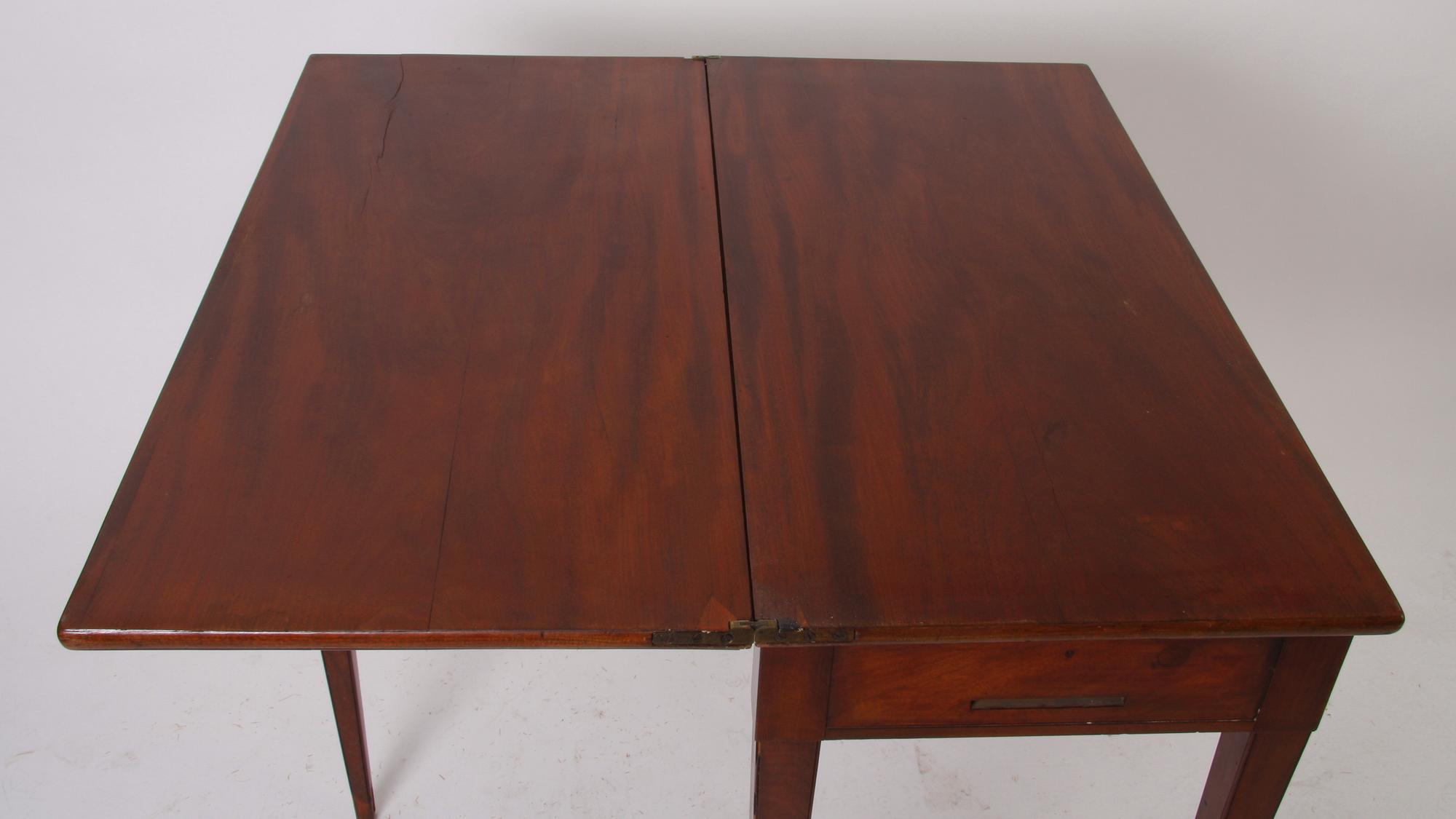 SPELBORD, mahogny, sengustavianskstil.