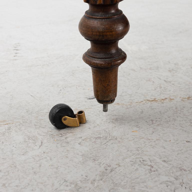 Drop-leaf table, 19th Century.