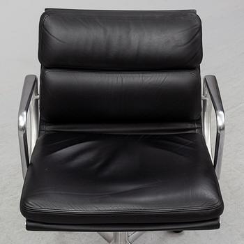 CHARLES & RAY EAMES, skrivbordsstol, "Soft pad chair". Eames Office 2008.