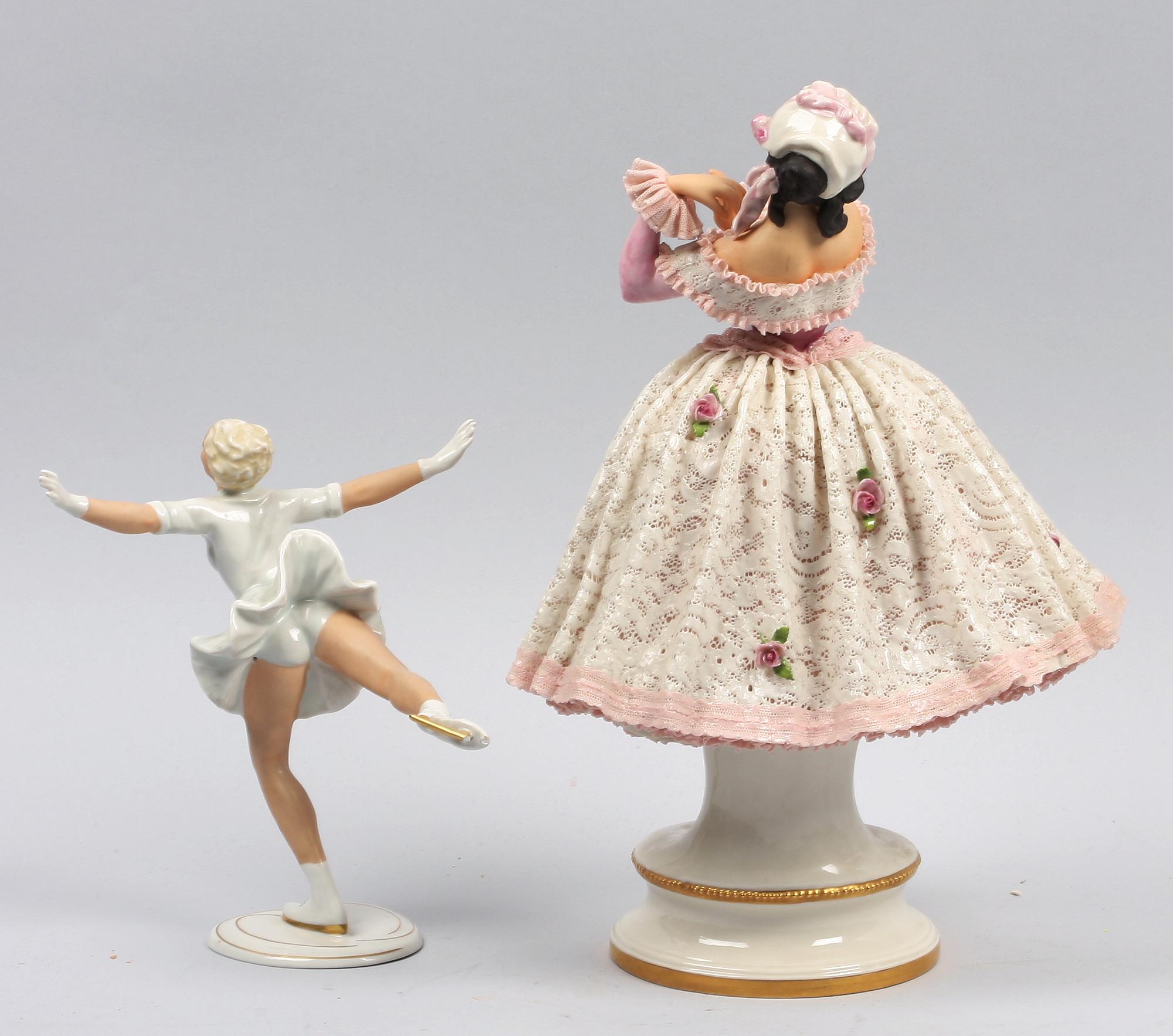 FIGURINER, 2 st. Porslin, bl a Tyskland.