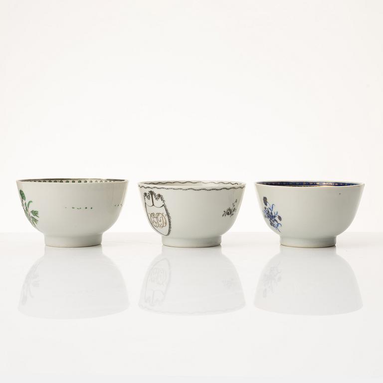 A group of nine Chinese export porcelain cups with stands, Qing dynasty, late 18th century.