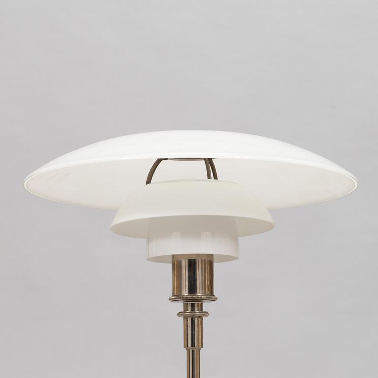 Poul Henningsen, bordslampa, "PH-4/3", för Louis Poulsen, Danmark.