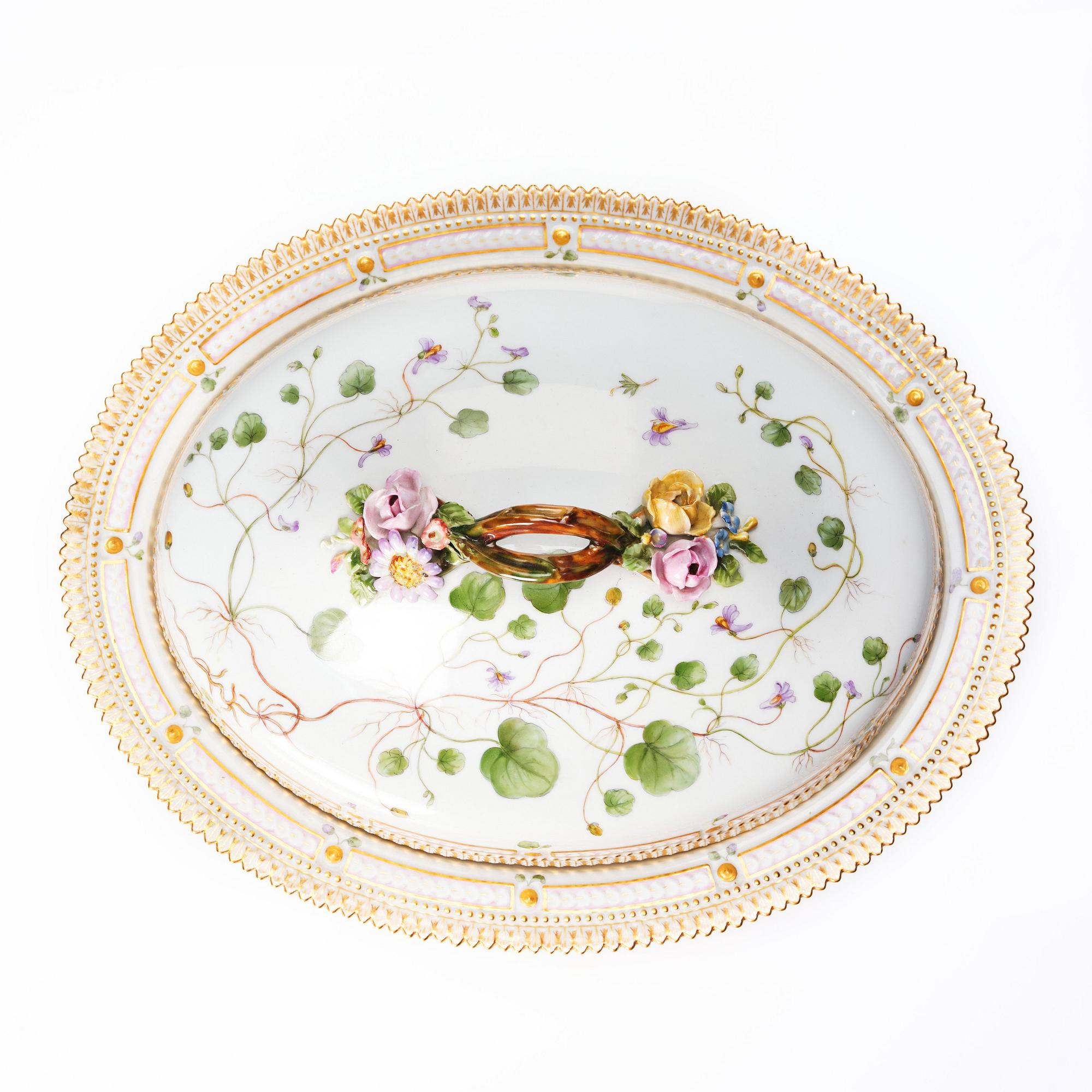 A Royal Copenhagen 'Flora Danica' dish with cover, Denmark, 20th Century.