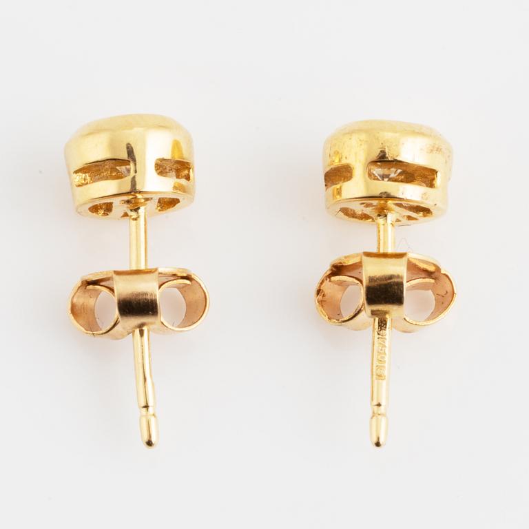 Brilliant cut diamond earrings, total ca 0,50 ct.