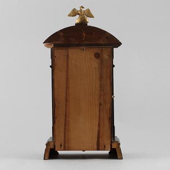 BORDSPENDYL, empirestil, 1900-talets första del.