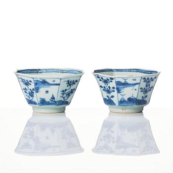 A pair of octagonal blue and white cups with stands, Qing dynasty, Kangxi (1662-1722).