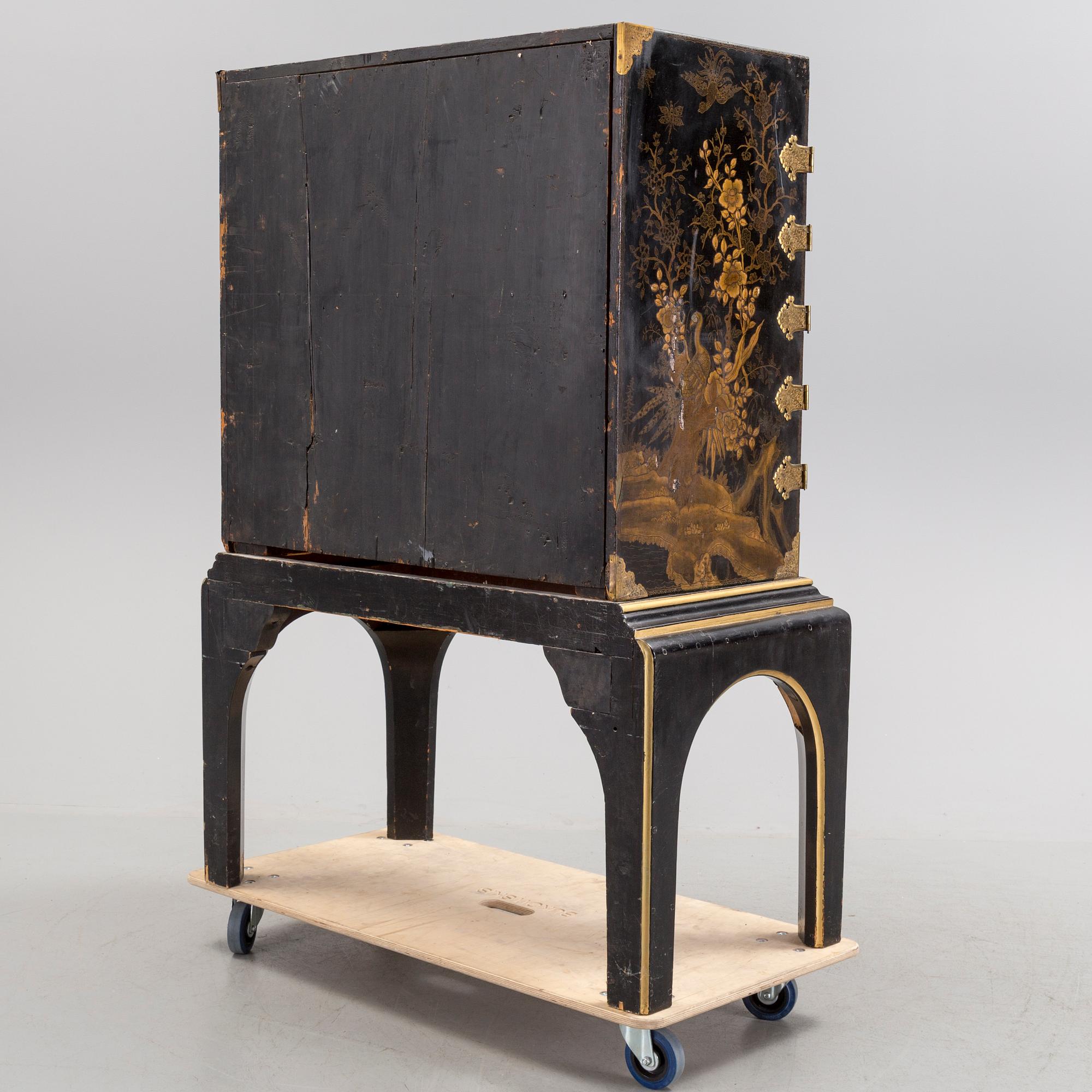 AN early 18TH CENTURY PROBABLY ENGLISH Japanned laquer cabinet on stand.