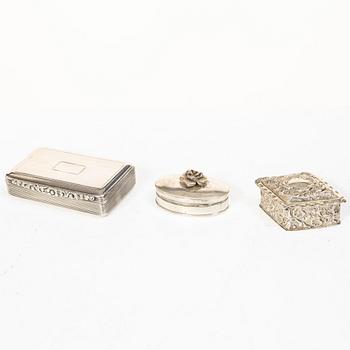 Six English silver boxes and a spectacle case for a chatelaine, silver, Birmingham and Sheffield.