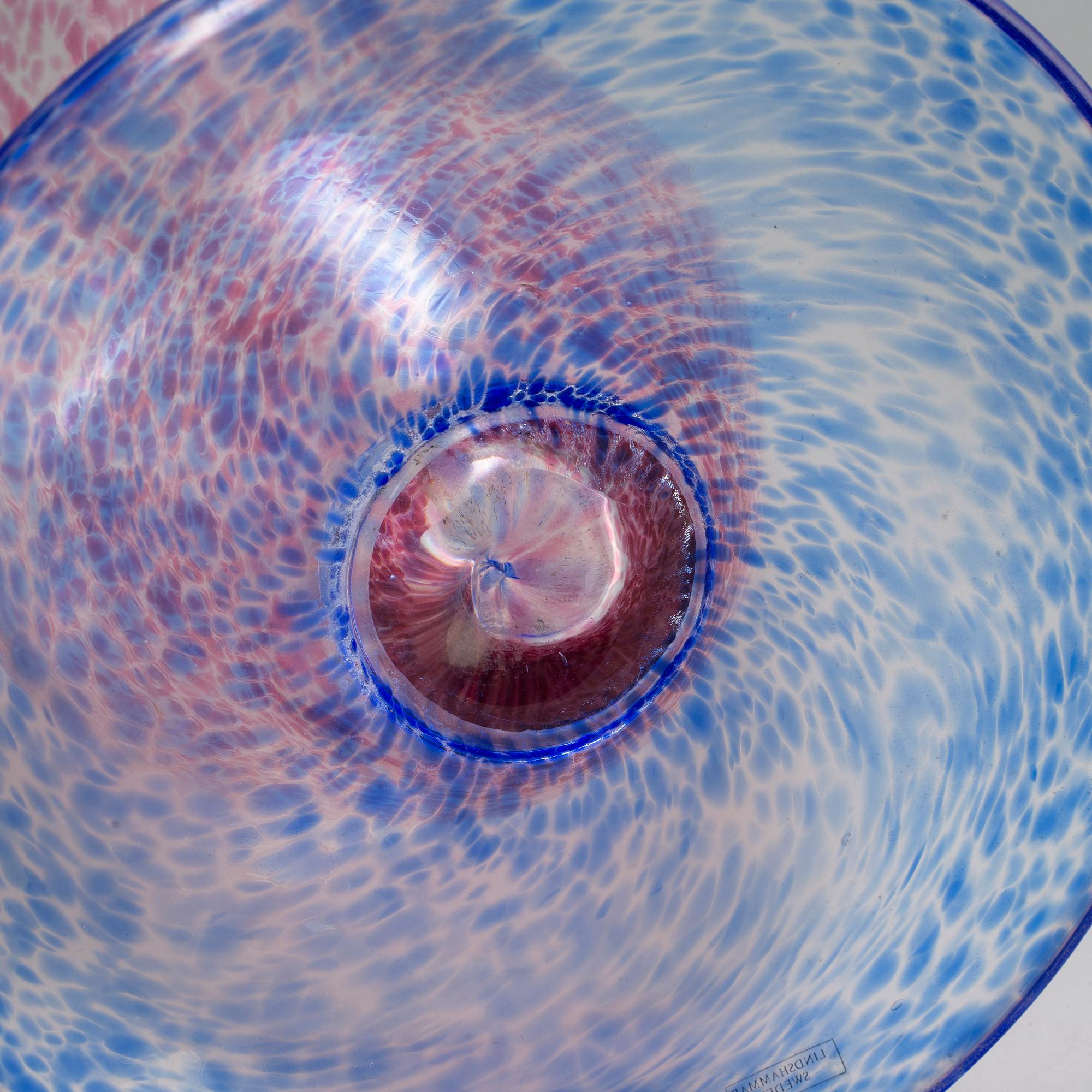 A glass vase by Lars Sestervik, Lindshammar, signed and dated 90.