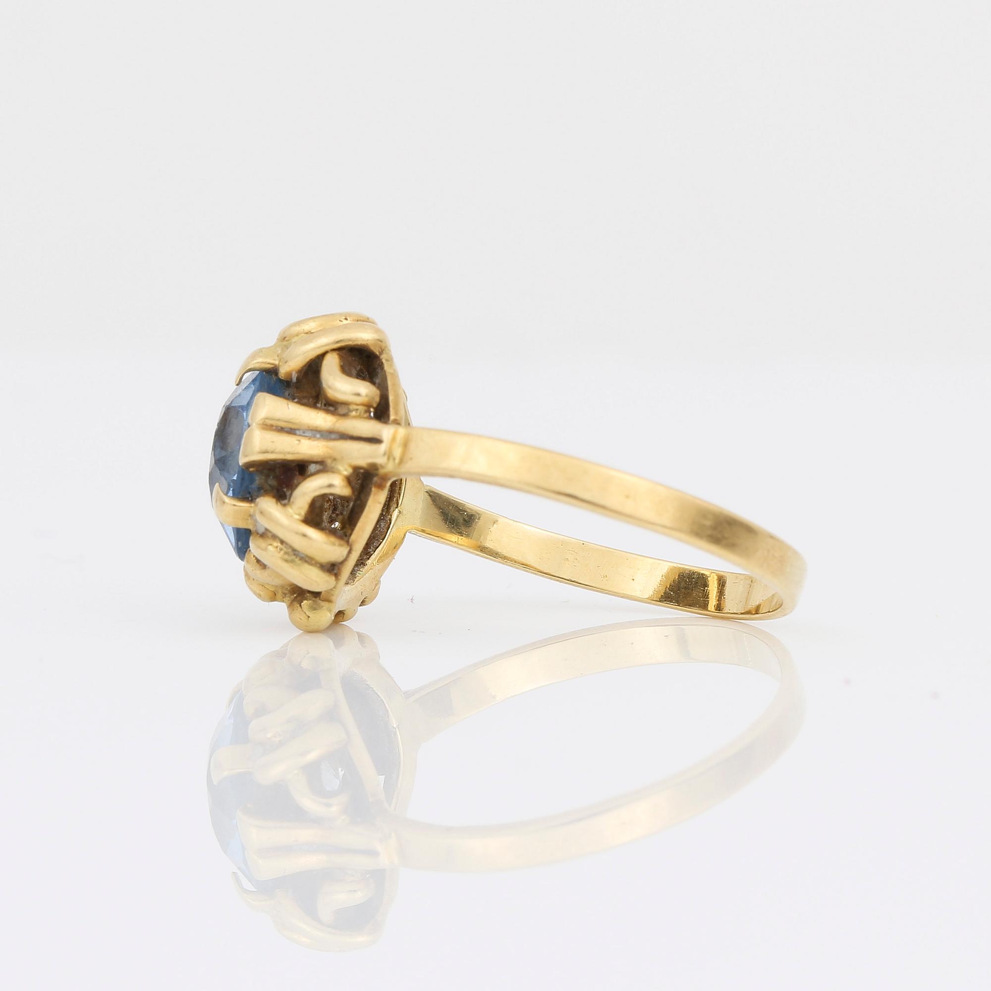 HÄNGE MED KEDJA samt RING, guld 18K, vardera del med blå spinell. Total vikt ca 16 gram.