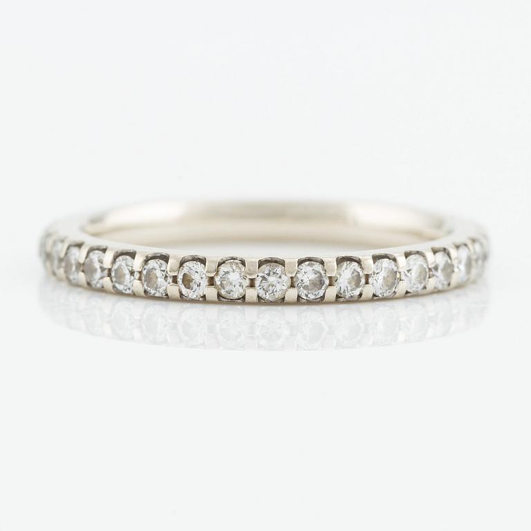 Ring helallians, 14K guld med briljantslipade diamanter.