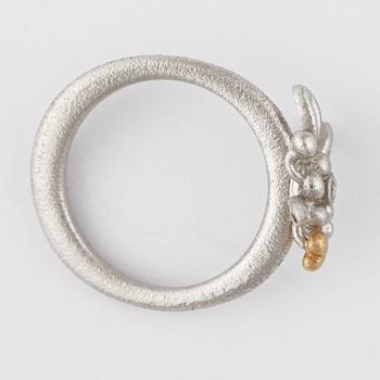 RING, "Love", Ole Lynggaard, 18k vitguld med diamant, vikt 6,3g.