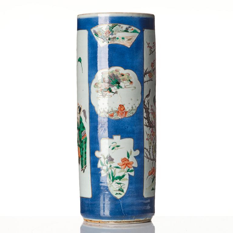 A large umbrella stand/vase, late Qing dynasty, circa 1900.