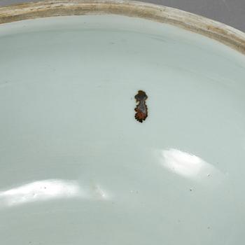 TERRIN, porslin, Kina, omkring år 1800.