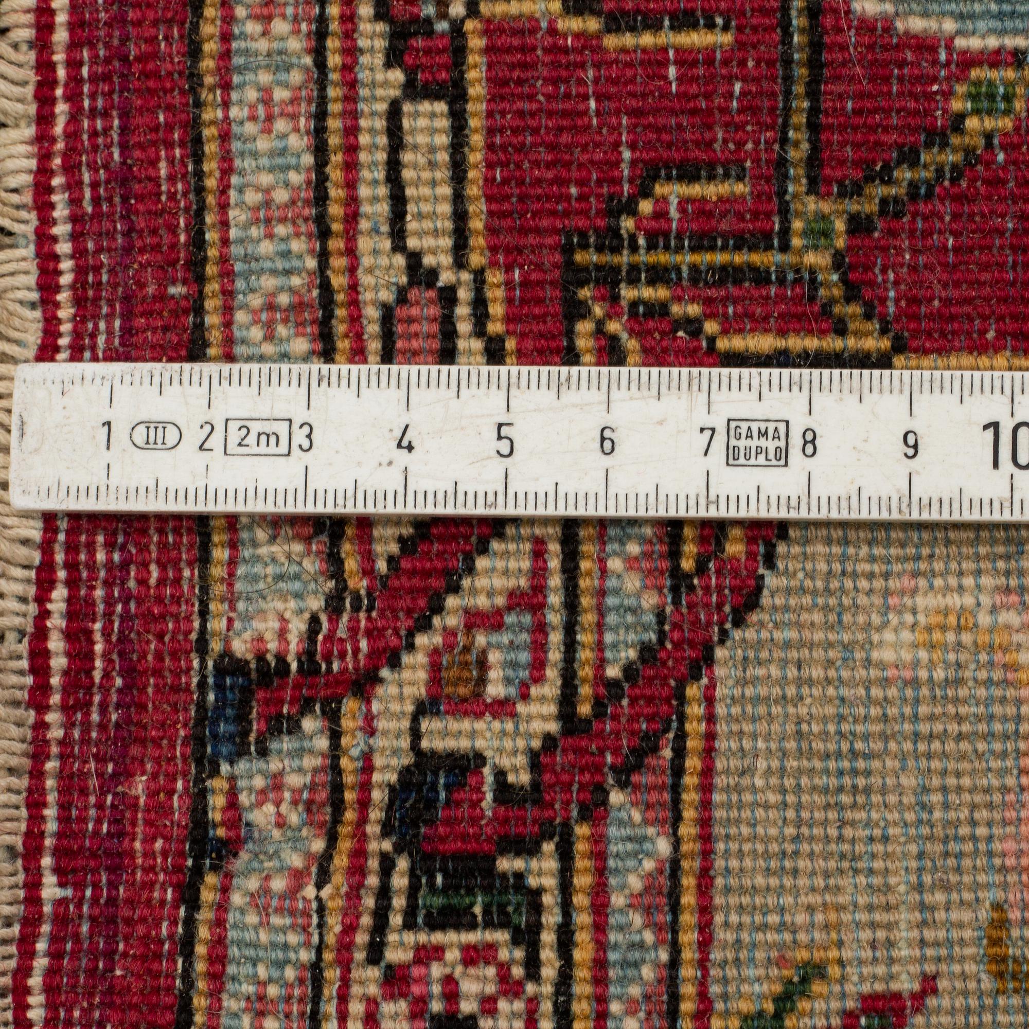 MATTO, a semi-antique Kashan figural, ca 201-205 x 141,5-142,5 cm.