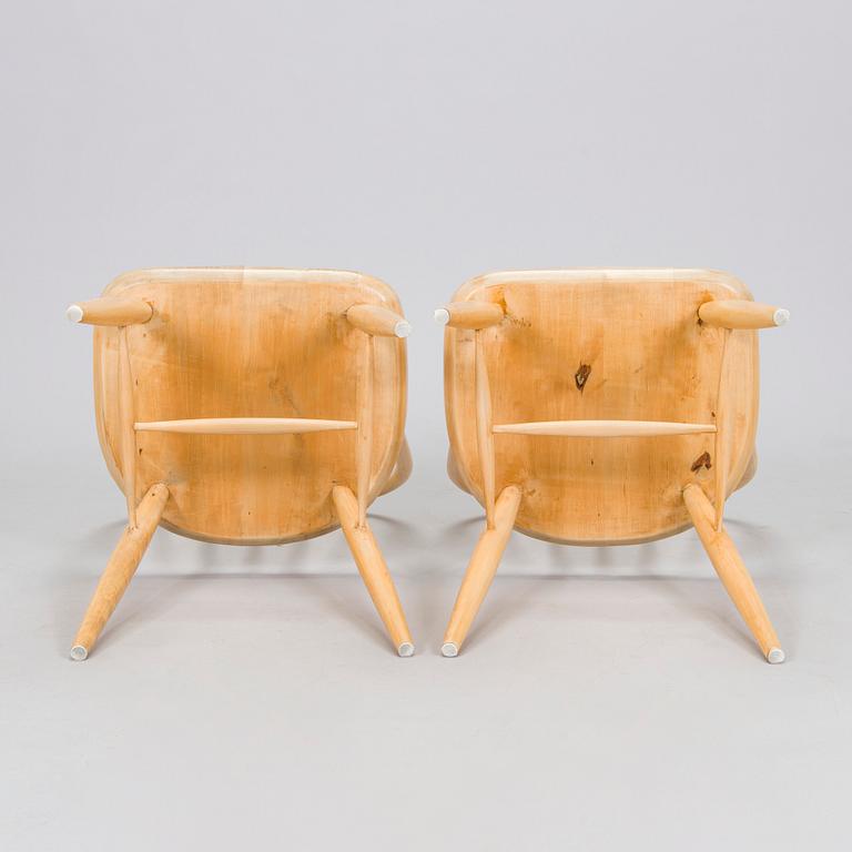 Carl Gustaf Hiort af Ornäs, four mid-20th century spindle chairs for Huonekalutehdas Oy, Ekwall Ab, Pori, Finland.
