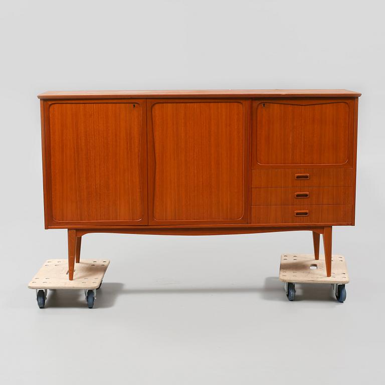 SIDEBOARD, 1900-talets tredje kvartal.