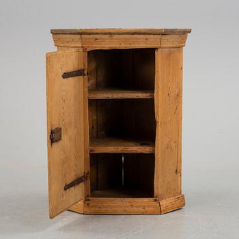 HÖRNSKÅP FÖR VÄGG, allmoge, 1700/1800-tal.