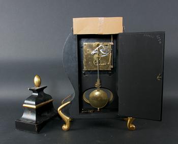 BORDSPENDYL, Louis XV-stil.