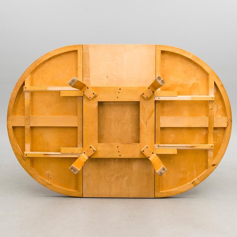 A late 1940s/1950 '90' dining table for Artek.
