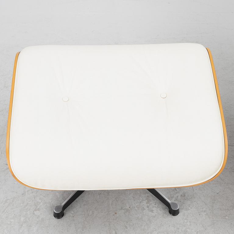 Charles & Ray Eames, fåtölj med fotpall, "Lounge Chair", Vitra, 2008.