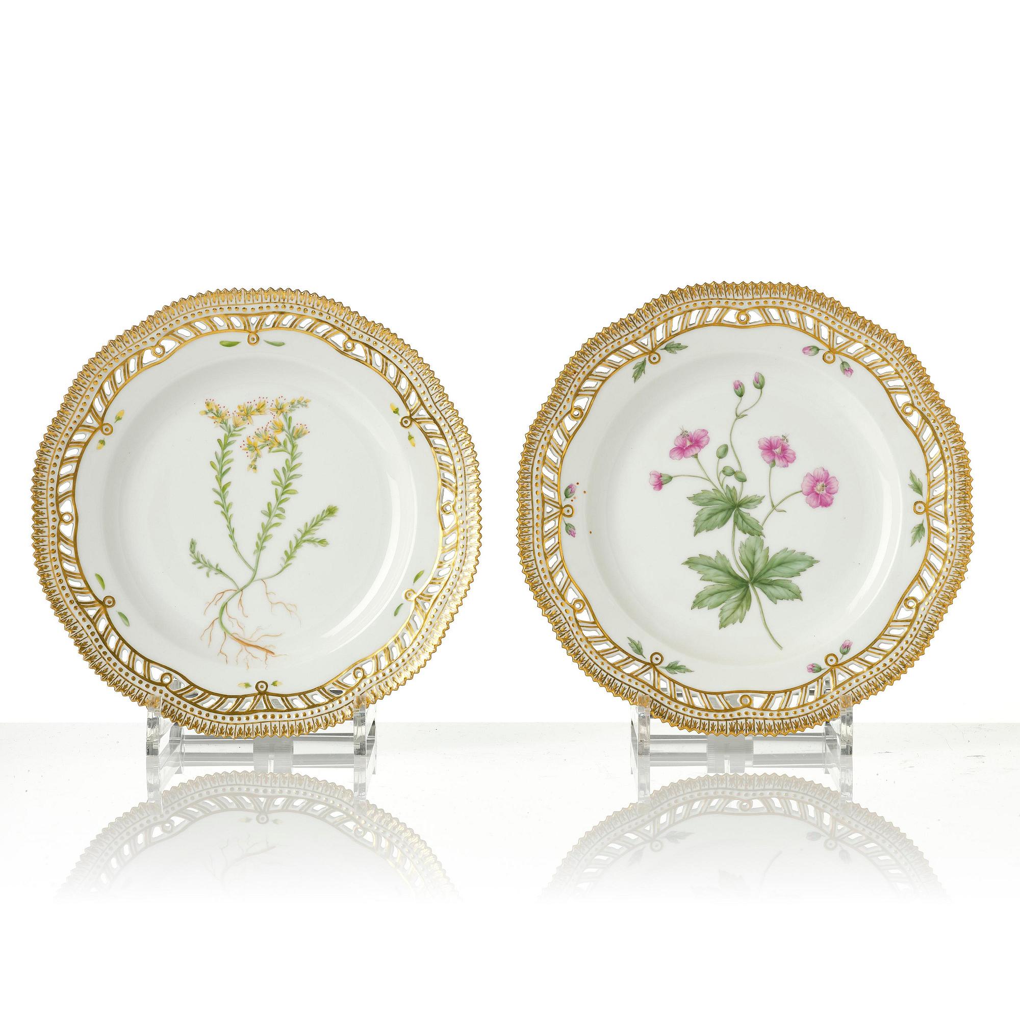 Tallrikar, 13 stycken, porslin. Royal Copenhagen, 'Flora Danica', Danmark, 1900-tal.
