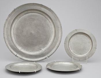 FAT SAMT 3 TALLRIKAR, tenn, bla Johan Bruhn, verksam 1778-1789 i Västervik.