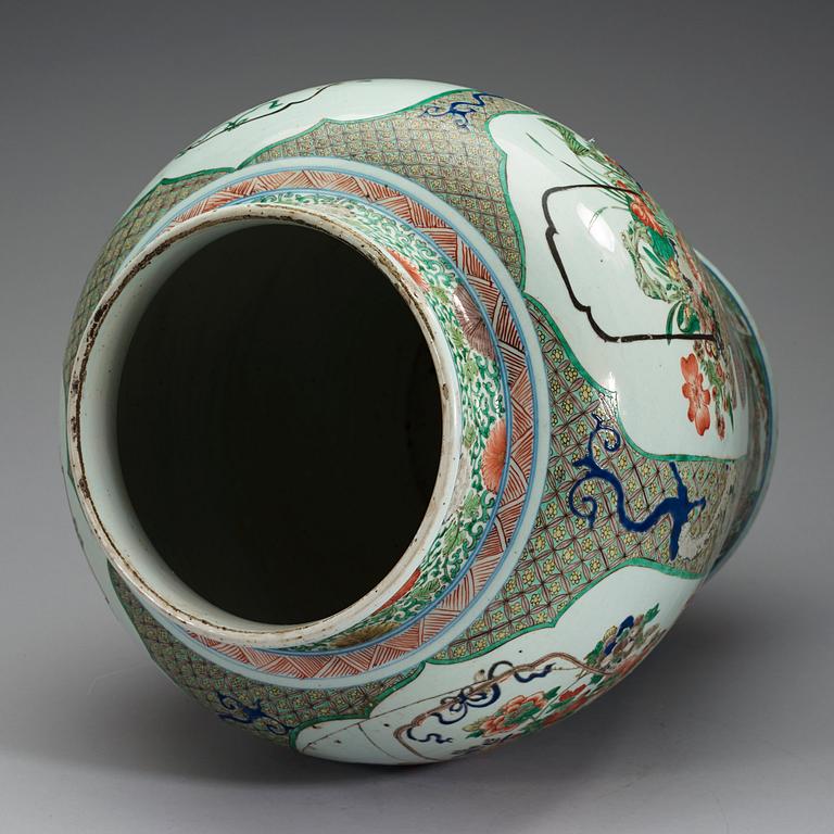 A large famille verte jar, Qing dynasty, Kangxi (1662-1722).