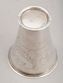 BÄGARE, silver, Paul Zachun, Norrköping 1722-1750. Vikt ca 90 g.