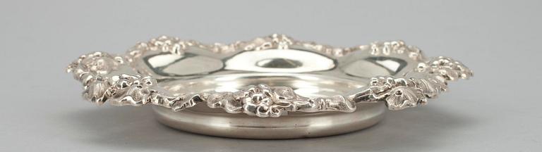 COASTER, silver, Lars Larsson, Göteborg, 1854. Tot. vikt ca 166 g.