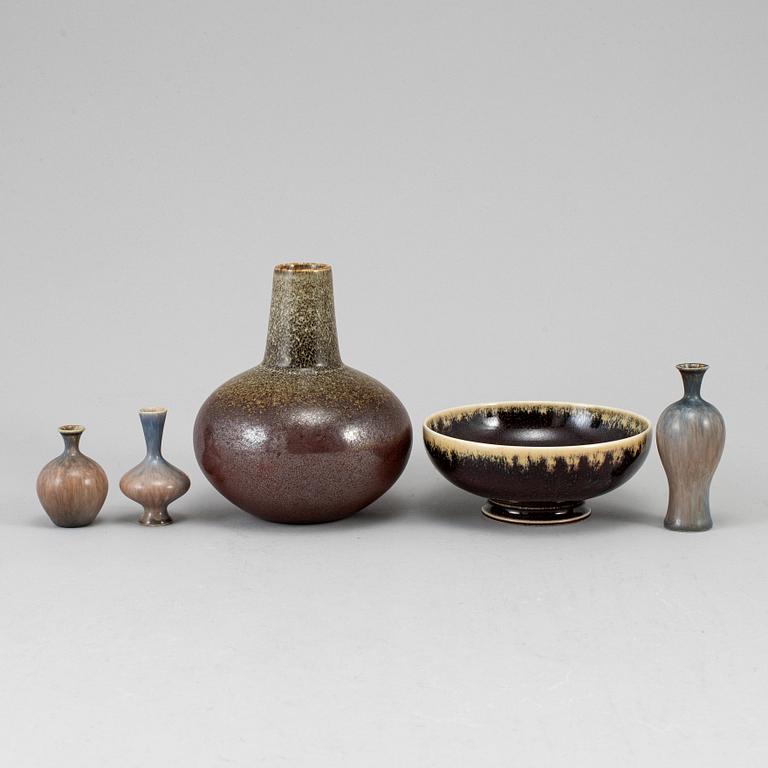 SVEN WEJSFELT, four stoneware vases and a bowl from Gustavsberg Studio, 1977-85.