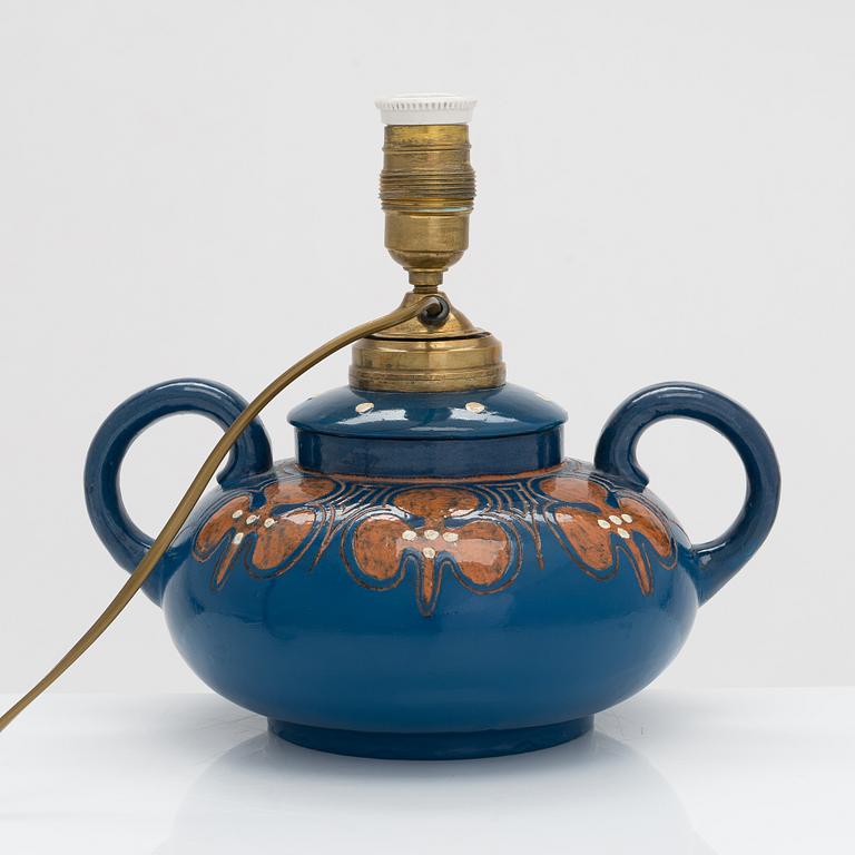 Alfred William Finch, an oil lamp bow, around 1900 by Iris Finland.
