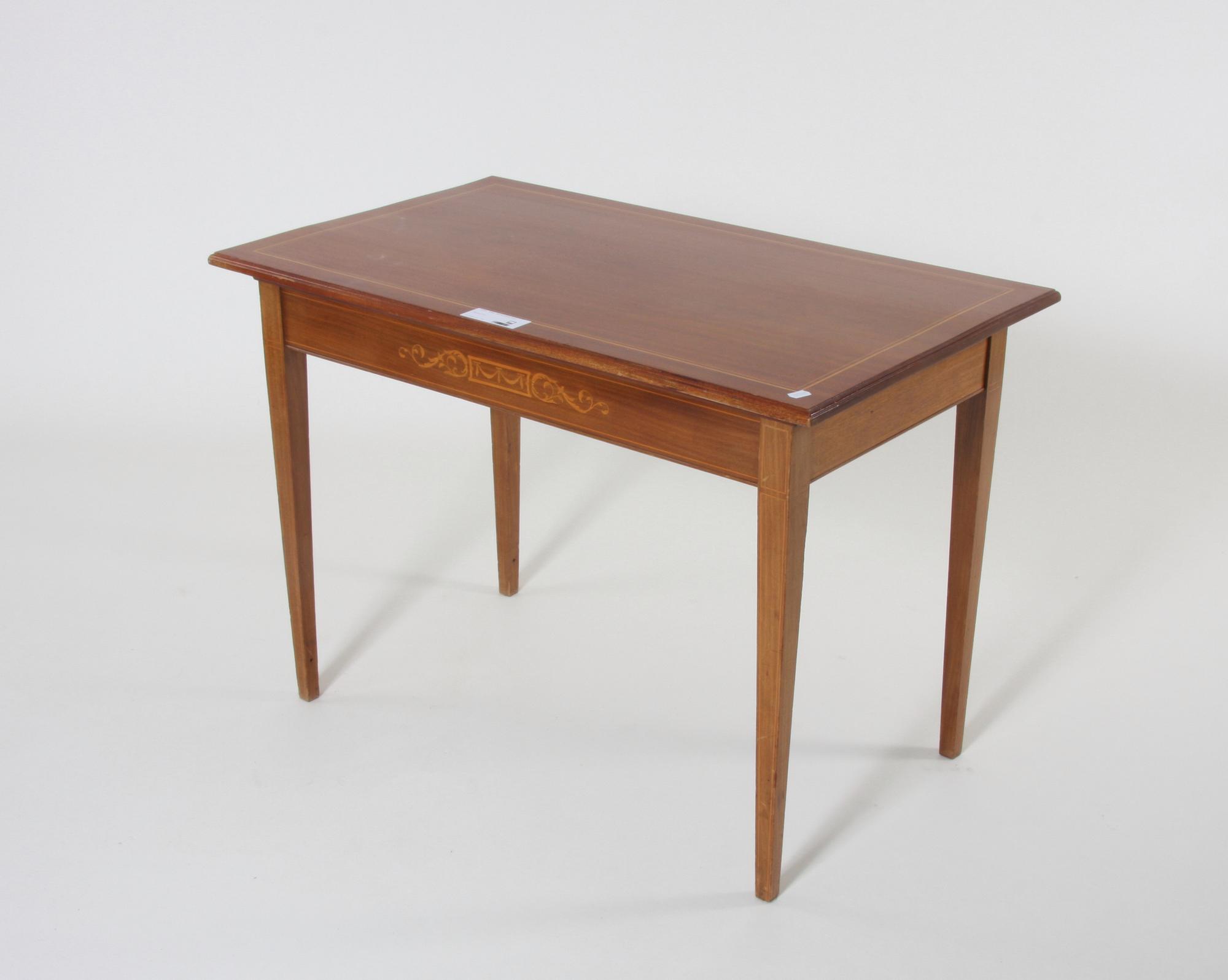 BORD, gustaviansk stil.